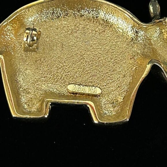 Vintage Agatha Rhinoceros Rhino Goldtone and Faux Pearl Belly Brooch 1x2” - Picture 6 of 6